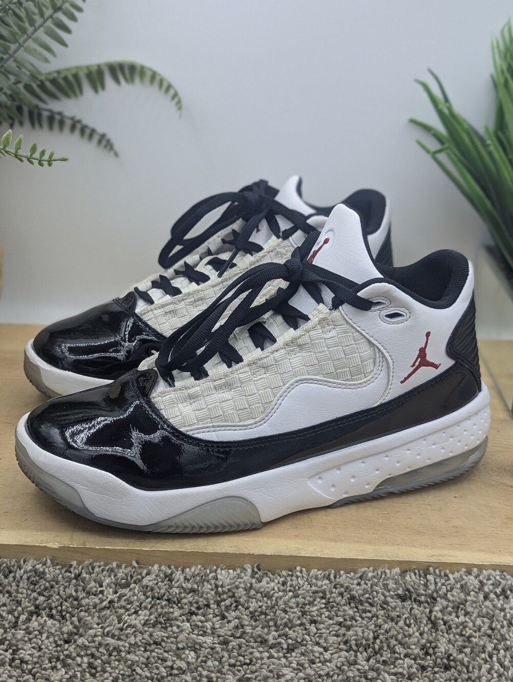 Jordan Aura 2 Leather Youth Size 6 Women's Size 7.5 Sports Shoes Walking